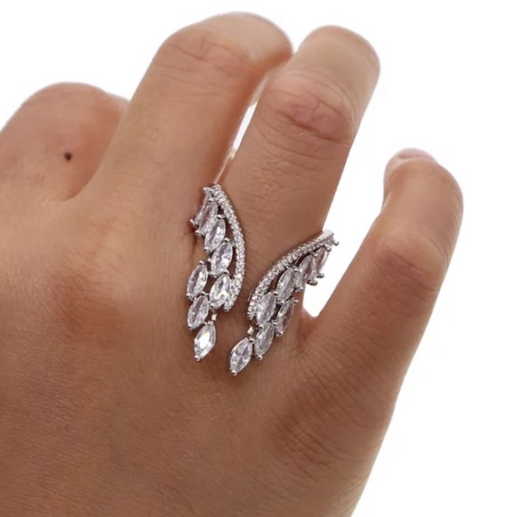 STERLING SILVER DIAMOND ADJUSTABLE RING, CUTE RING, SHINY RING. - Picture 1 of 5